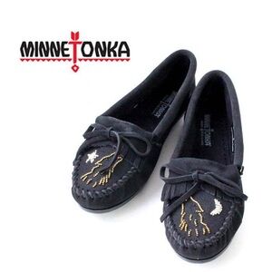Minnetonka Moko Kobayashi limited edition black suede beaded wolf moccasins sz 6